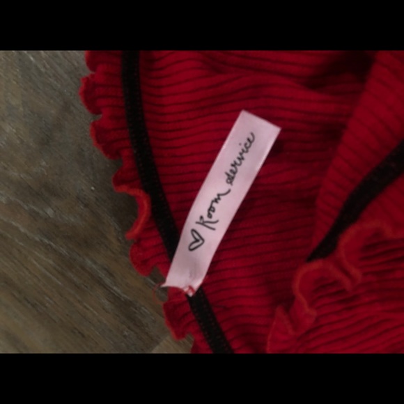 M boutique off the shoulder top✨ - Picture 1 of 3